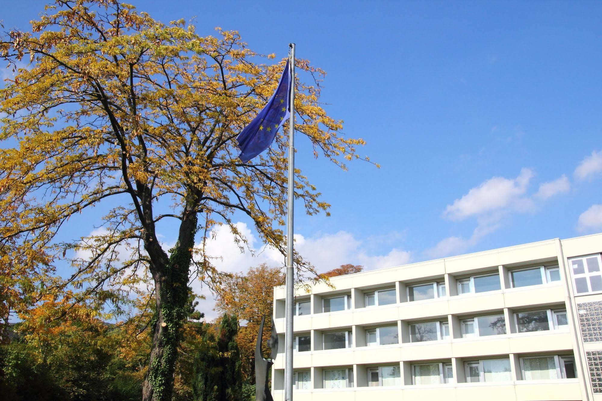 College Garden Hotel Bad Voeslau Exteriör bild